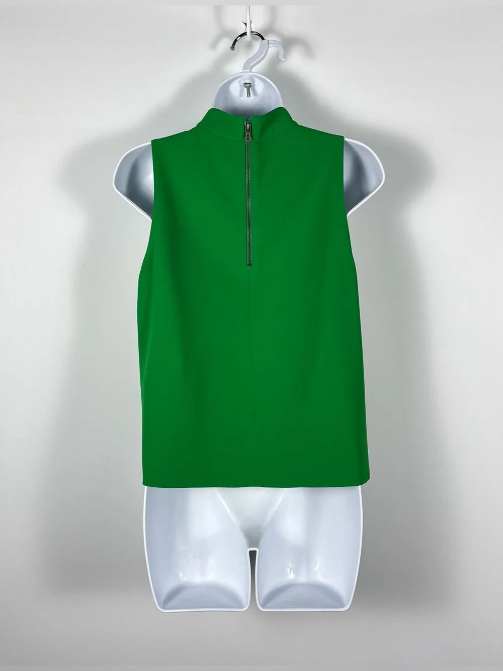 Alice + Olivia Kelly Green‎ Mock Neck  Sleeveless Crepe Top Size 2 Nwot